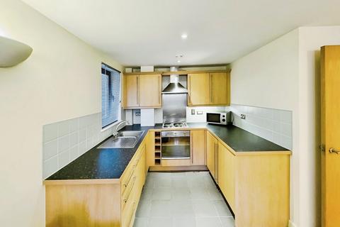 2 bedroom flat to rent, City Walk, Leeds, West Yorkshire, LS11