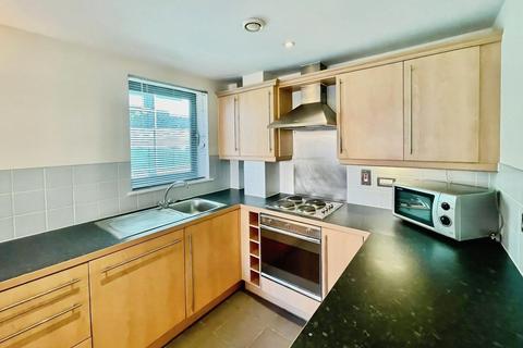 2 bedroom flat to rent, City Walk, Leeds, West Yorkshire, LS11