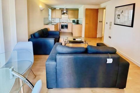 2 bedroom flat to rent, City Walk, Leeds, West Yorkshire, LS11