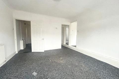 4 bedroom flat to rent, New Road, Ditton, ME20