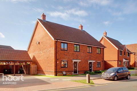 4 bedroom detached house for sale, Honeysuckle Avenue, Ashford