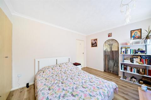 70 Torworth Road, Borehamwood, WD6 4ES