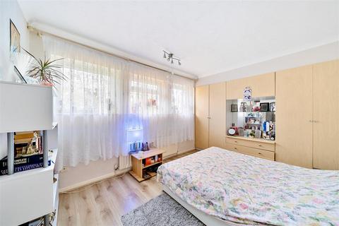 70 Torworth Road, Borehamwood, WD6 4ES