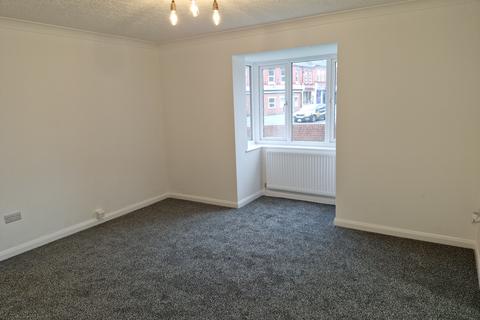 2 bedroom flat to rent, Ruabon Road, Wrexham LL13