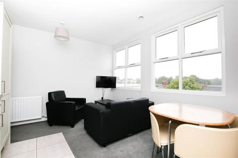 3 bedroom apartment to rent, Portland Terrace, Newcastle Upon Tyne NE2