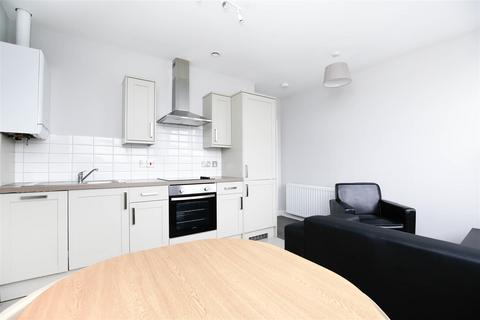 3 bedroom apartment to rent, Portland Terrace, Newcastle Upon Tyne NE2