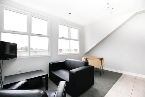 3 bedroom apartment to rent, Portland Terrace, Newcastle Upon Tyne NE2