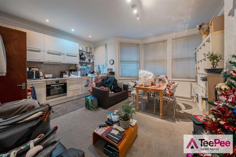 2 bedroom flat for sale, Kirkstall Avenue, Tottenham