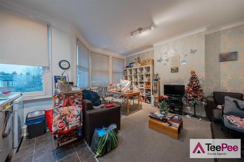 2 bedroom flat for sale, Kirkstall Avenue, Tottenham