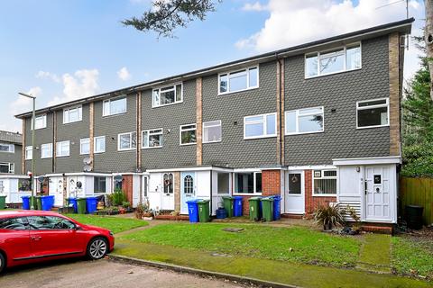 3 bedroom flat for sale, Tredenham Close, Farnborough, GU14