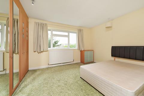 3 bedroom flat for sale, Tredenham Close, Farnborough, GU14