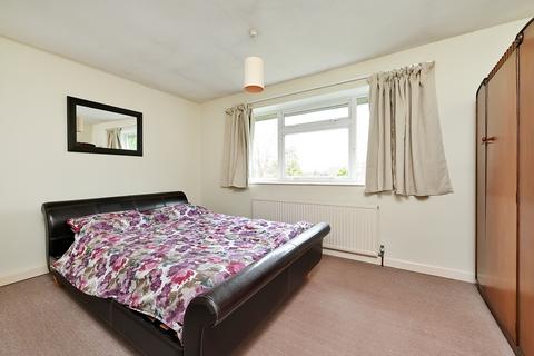 3 bedroom flat for sale, Tredenham Close, Farnborough, GU14