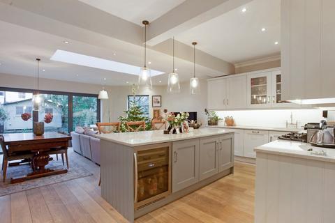 27 Gloucester Road, London, W5 4JA