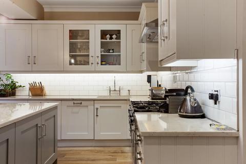 27 Gloucester Road, London, W5 4JA