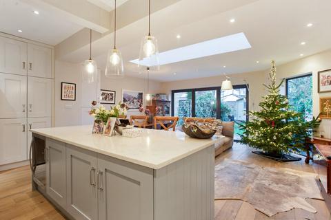 27 Gloucester Road, London, W5 4JA