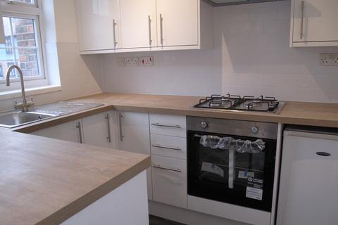 2 bedroom terraced house to rent, Peel Street, Macclesfield SK11