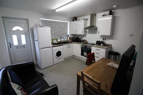 3 bedroom end of terrace house to rent, Montpelier Road, Nottingham NG7