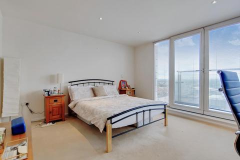 2 bedroom apartment for sale, The Oxygen, Royal Victoria Dock, E16