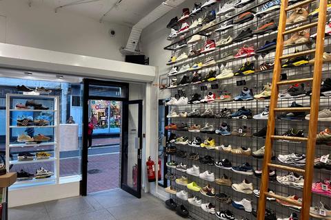 Retail property (high street) to rent, Brighton BN1