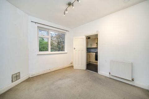 3 bedroom flat for sale, Woodleigh Gardens, London SW16