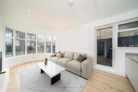 2 bedroom flat for sale, Kingsbridge Avenue, London W3