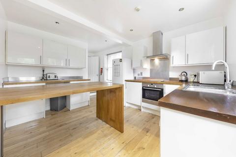 7 bedroom flat to rent, St. Quintin Gardens, London W10