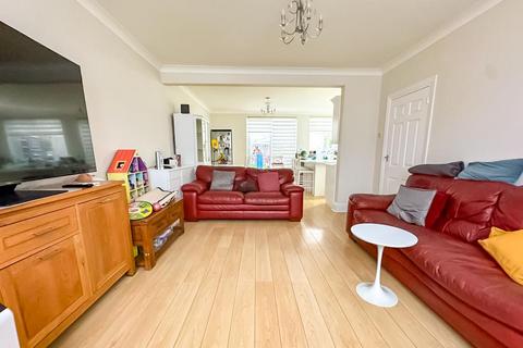 3 bedroom terraced house for sale, Salisbury Avenue, Barking IG11