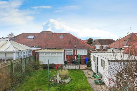 2 bedroom semi-detached bungalow for sale, Glamis Road, Hessle