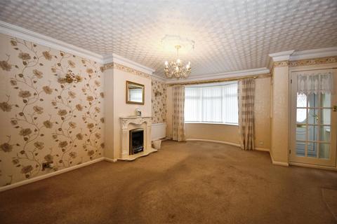 2 bedroom semi-detached bungalow for sale, Glamis Road, Hessle