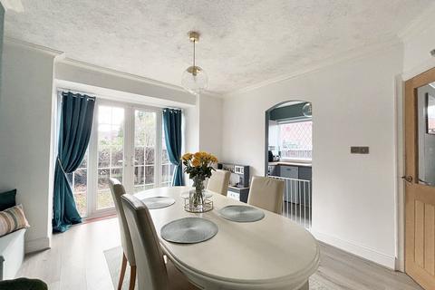 3 bedroom property for sale, Napier Road, Manchester M30