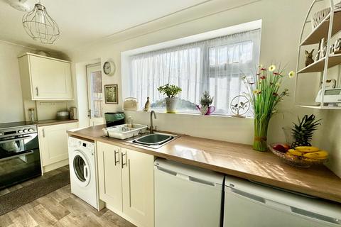 2 bedroom ground floor maisonette for sale, Columbine Gardens, Walton on the Naze, CO14