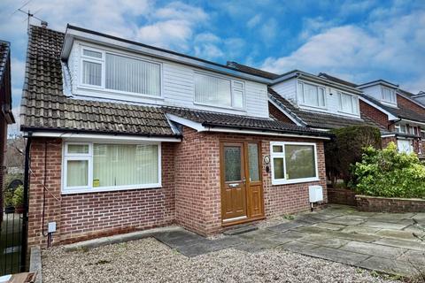 3 bedroom detached house for sale, Headlands Close, Liversedge, WF15