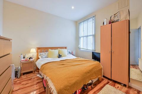 3 bedroom flat for sale, Landor Road, Clapham North, London, SW9