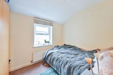 3 bedroom flat for sale, Landor Road, Clapham North, London, SW9