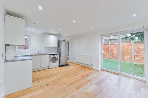 3 bedroom flat for sale, Loughborough Road, Camberwell, London, SE5