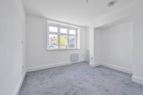 2 bedroom flat to rent, CROWN LANE, Streatham Common, London, SW16