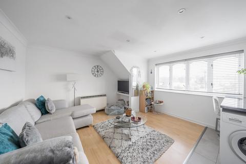 1 bedroom apartment for sale, Limetree Court, East Barnet Road, East Barnet, Hertfordshire, EN4