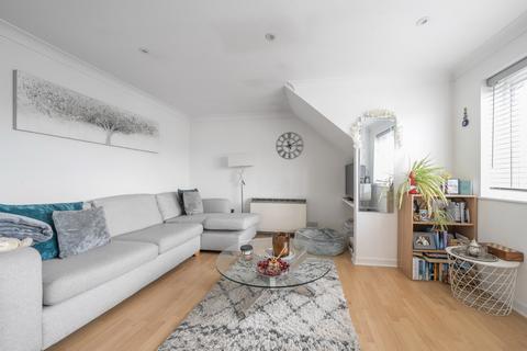 1 bedroom apartment for sale, Limetree Court, East Barnet Road, East Barnet, Hertfordshire, EN4