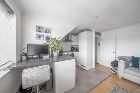 1 bedroom apartment for sale, Limetree Court, East Barnet Road, East Barnet, Hertfordshire, EN4