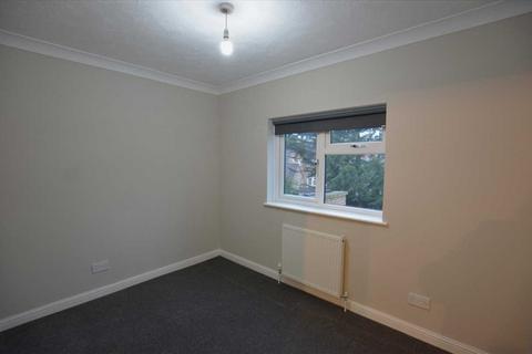 3 bedroom townhouse to rent, Swan Drive, Colindale