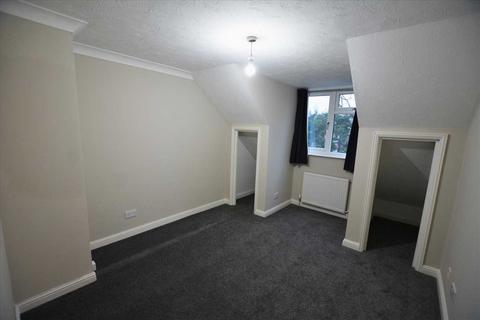 3 bedroom townhouse to rent, Swan Drive, Colindale