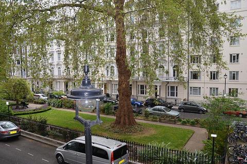 Studio to rent, Talbot Square, London