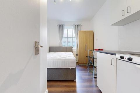 Studio to rent, Talbot Square, London
