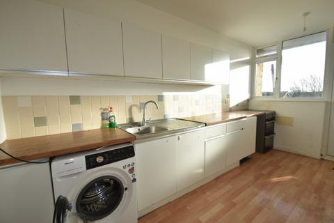 2 bedroom flat to rent, Highlands Road, Hampshire PO15