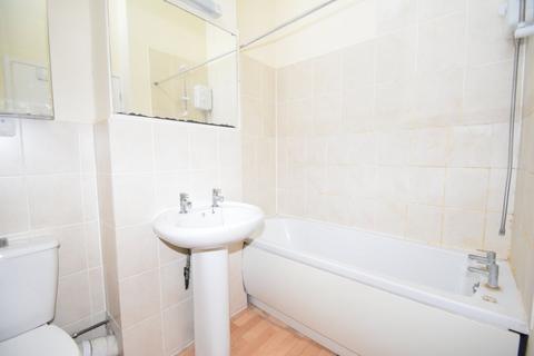 2 bedroom flat to rent, Highlands Road, Hampshire PO15