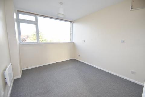 2 bedroom flat to rent, Highlands Road, Hampshire PO15