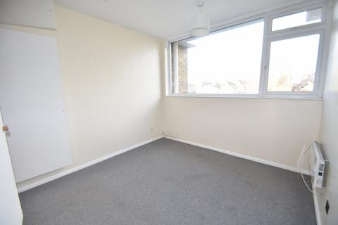 2 bedroom flat to rent, Highlands Road, Hampshire PO15