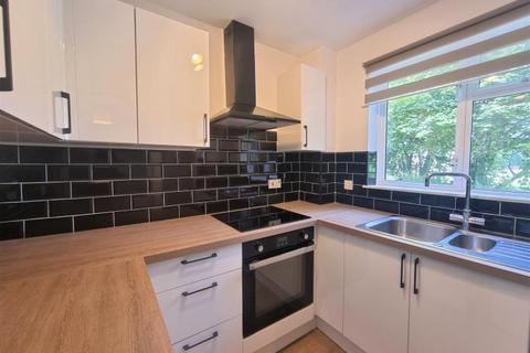 1 bedroom semi-detached house to rent, Hawkswell Walk, Woking GU21