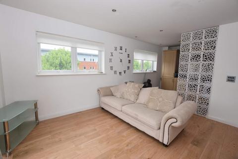 2 bedroom flat to rent, XQ7 Building, Taylorson Street South, Salford, M5