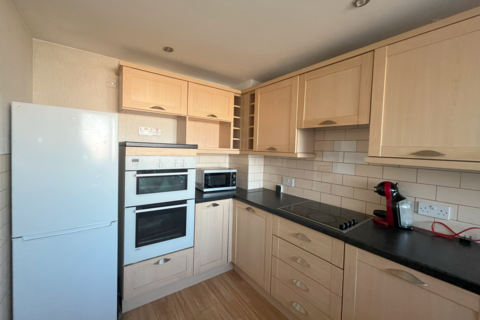 2 bedroom maisonette to rent, Viewcraig Street, Edinburgh EH8